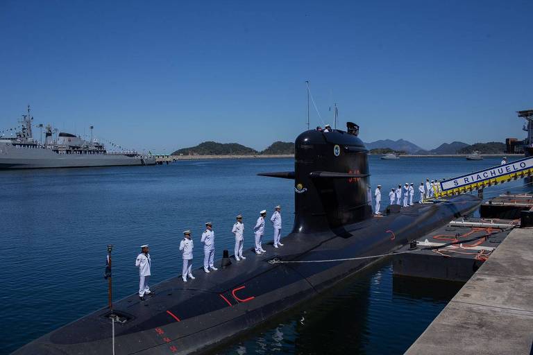 Militares da Marinha na cerimônia de entrega do submarino S-40 Riachuelo, no Rio de Janeiro