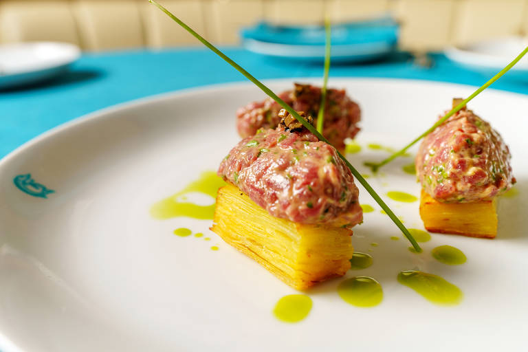 Conheça o Caviar Kaspia, restaurante parisiense que chega a SP