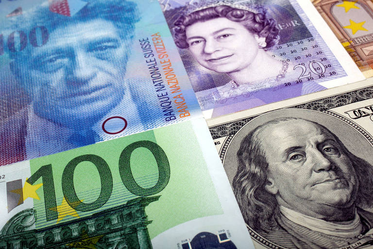 Notas de franco, libra, euro e dólar