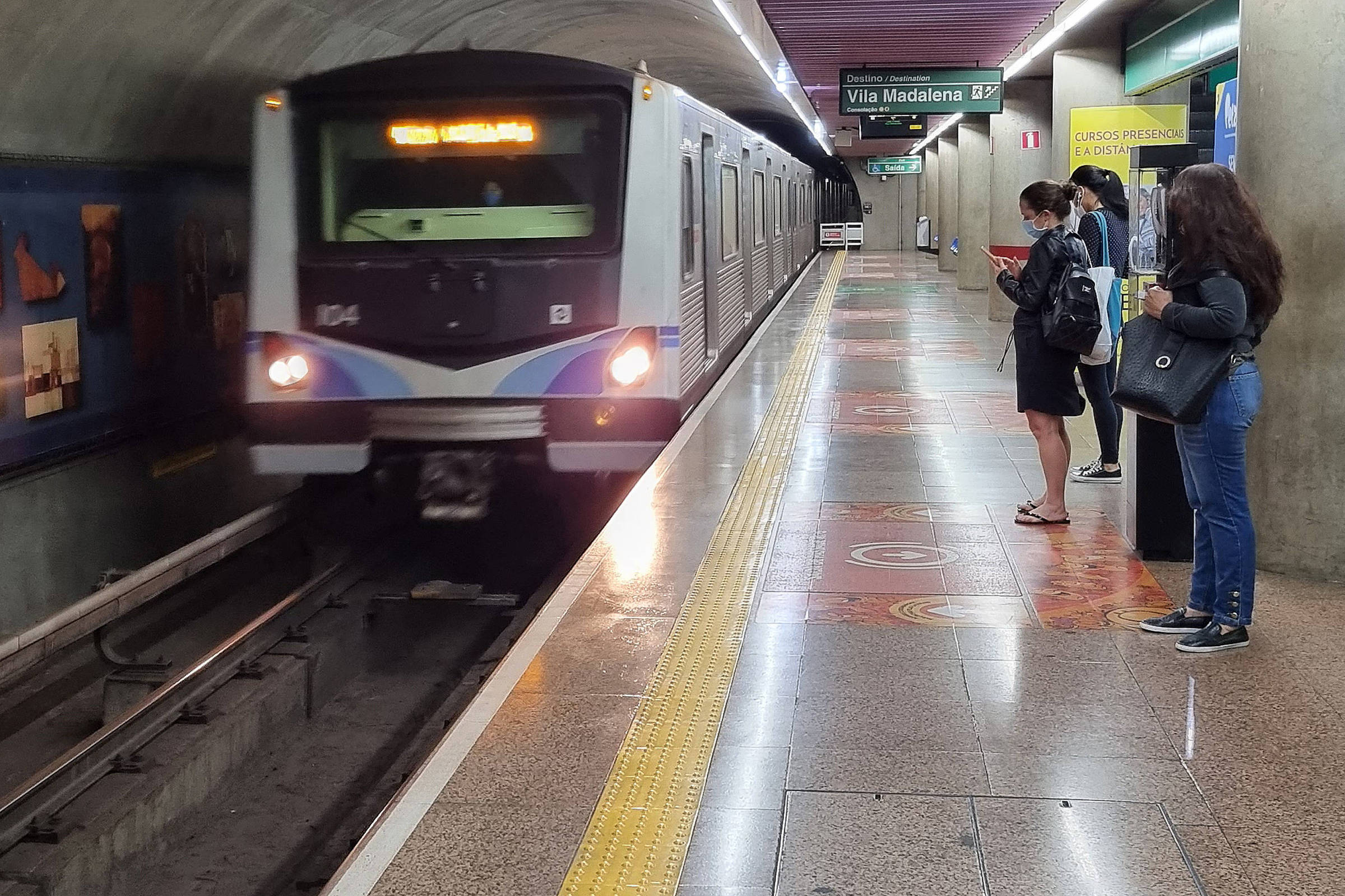Trens têm falhas pelo 2º dia seguido e geram transtorno em São Paulo