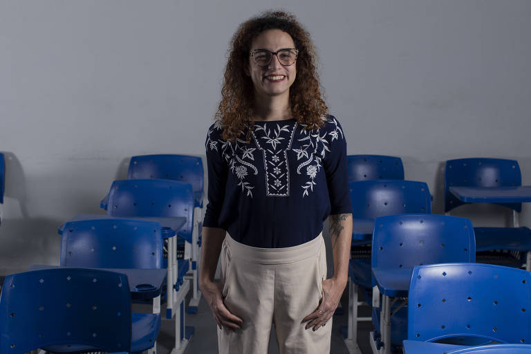 Céu Cavalcanti, 32, eleita nova presidente do Conselho Regional de Psicologia do Rio de Janeiro, em sala da universidade na qual dá aulas 