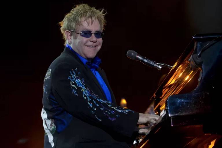 Em 2011, Elton John pediu sanduíche de atum com salada de ovo
