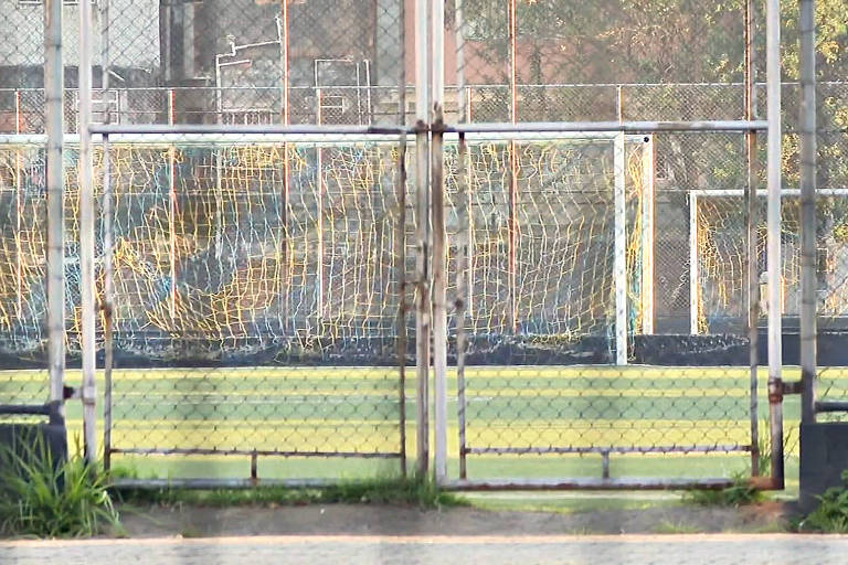 Imagem mostra o campo de futebol do CEU Meninos