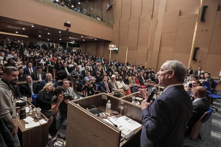 O candidato à Presidência Ciro Gomes (PDT) em sabatina na sede da OAB (Ordem dos Advogados do Brasil), em São Paulo