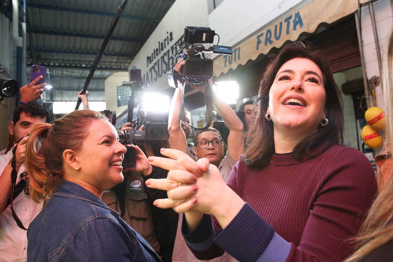 'Ser candidata quer dizer fazer muitas selfies, e isso também é muito legal', diz Simone Tebet