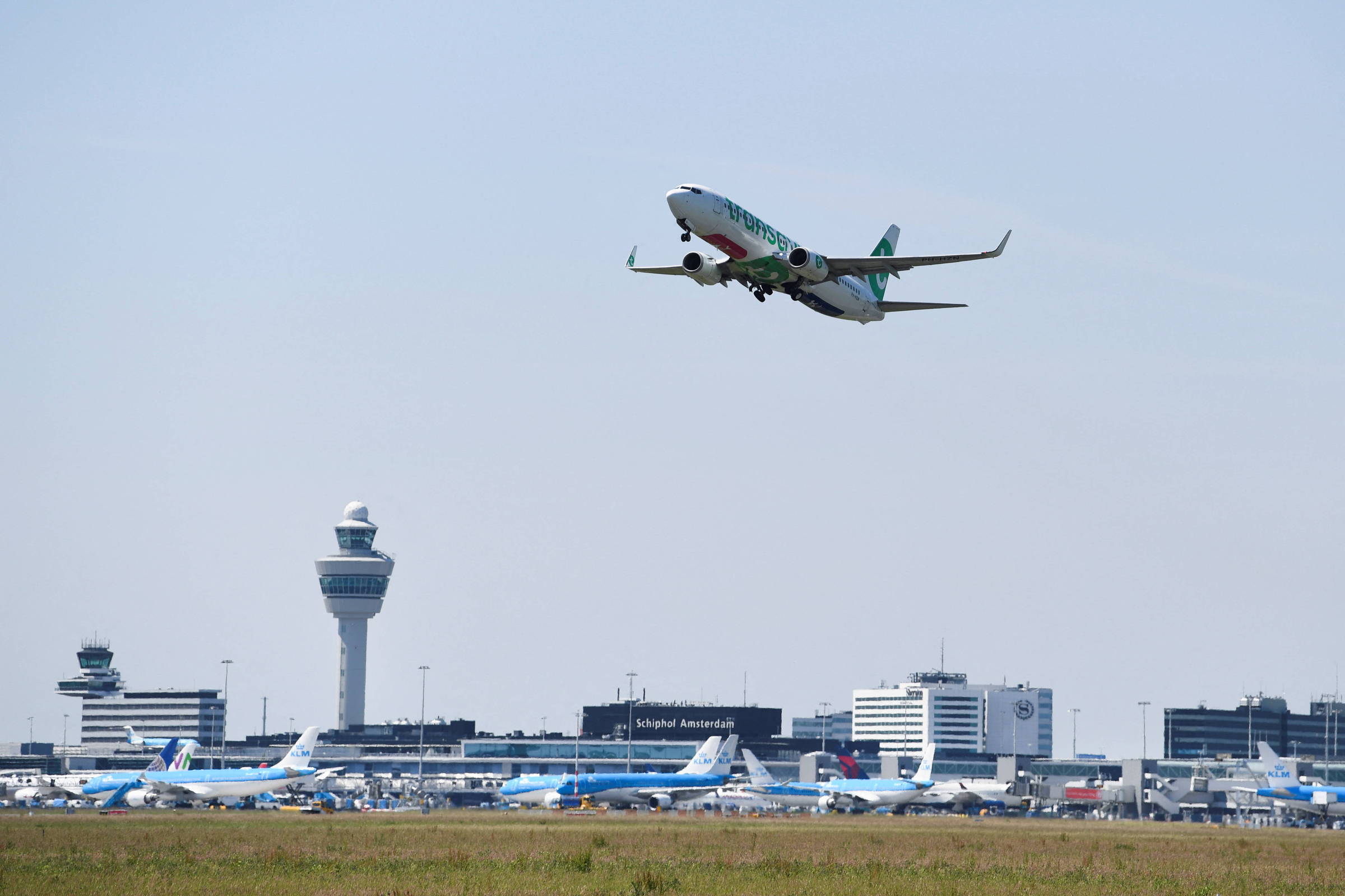 Aeroporto pode ter mais de um pouso e decolagem ao mesmo tempo? - UOL  Economia