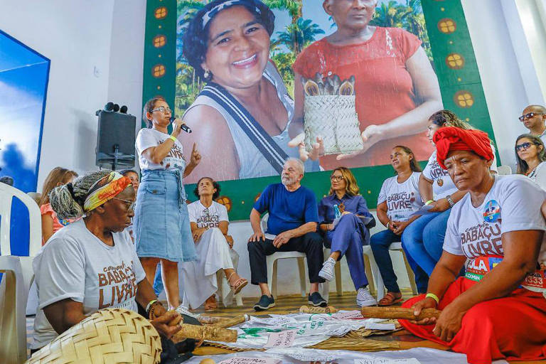 O ex-presidente e candidato à presidência, Luiz Inácio Lula da Silva (PT), visita o Casarão das Quebradeiras de Coco, em São Luís, no Maranhão