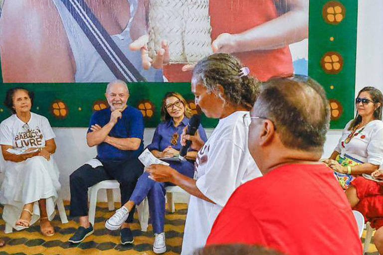 No Casarão das Quebradeiras de Coco, em São Luís, no Maranhão, Lula critica o machismo e procura desfazer gafes nas pautas que envolem a mulher