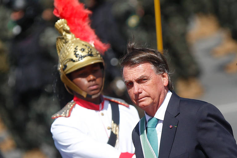 O presidente da República, Jair Bolsonaro, durante cerimônia em alusão ao Dia do Exército, com a Imposição da Ordem do Mérito Militar e da Medalha Exército Brasileiro, em Brasília (DF)