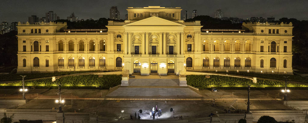 Teste de luz da fachada do Museu do Ipiranga, em São Paulo