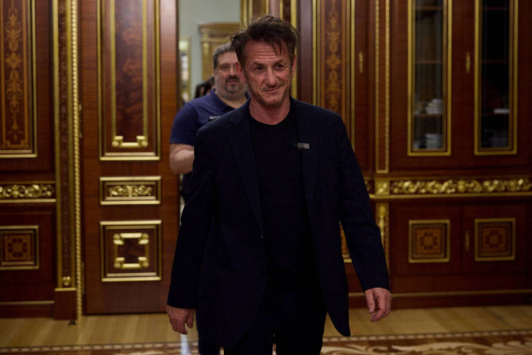 Ator e diretor Sean Penn chega para reunião com presidente da Ucrânia