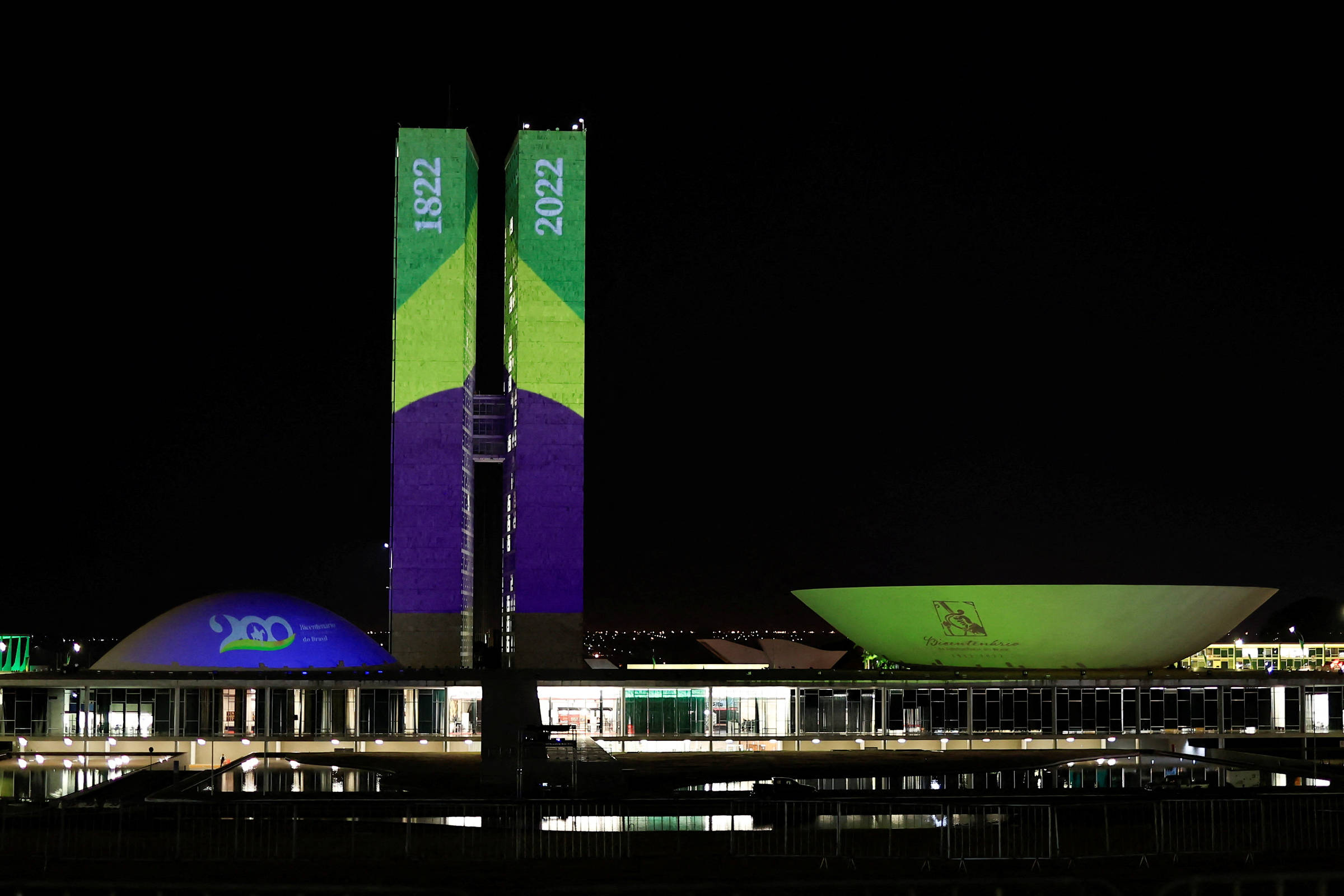 Projeção No Congresso Em Brasília E Semana De Moda Da China; Veja Fotos ...