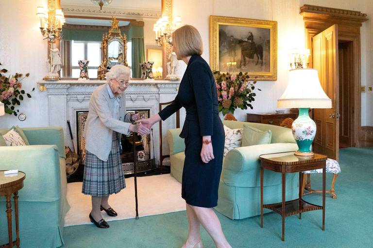 Liz Truss toma posse como primeira-ministra nomeada pela rainha Elizabeth 2ª