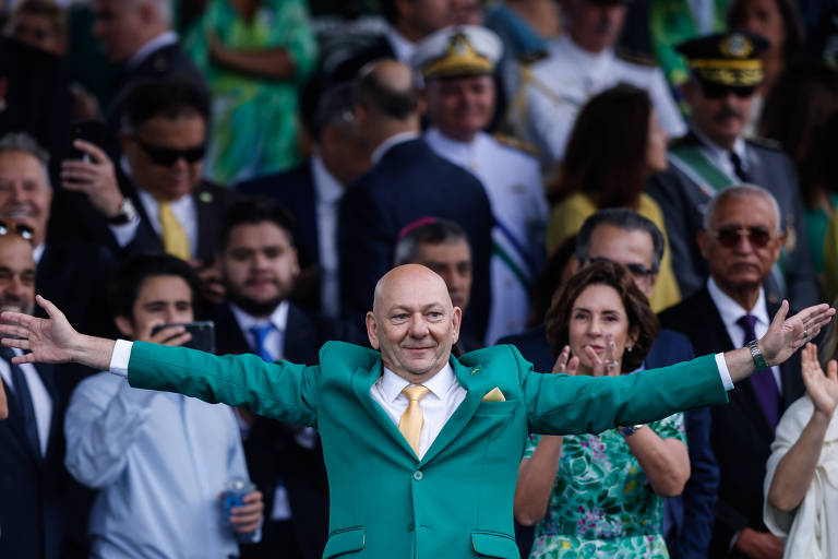 O empresário Luciano Hang, dono da Havan e apoiador do presidente Jair Bolsonaro, durante desfile do 7 de Setembro na Esplanada dos Ministérios, em Brasília