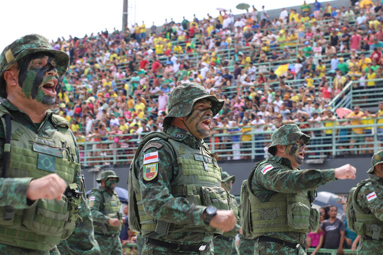 Desfile em comemoração ao bicentenário da Independência do Brasil em Manaus (AM)