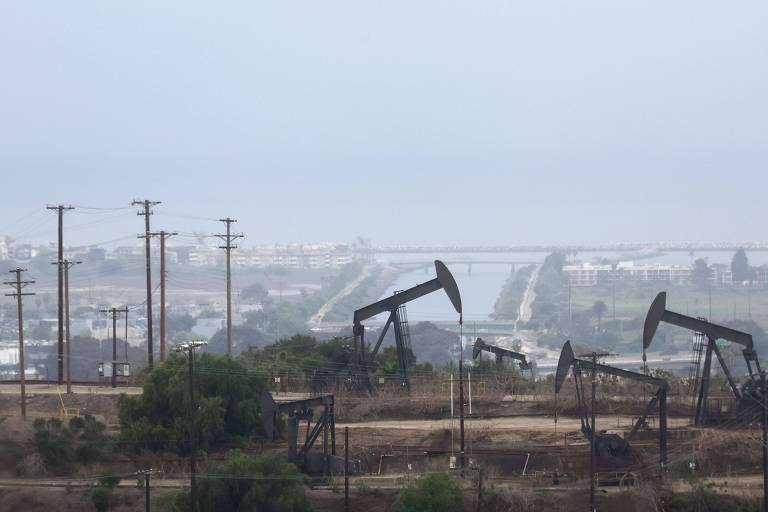 Máquinas de extração de petróleo em Los Angeles, nos EUA