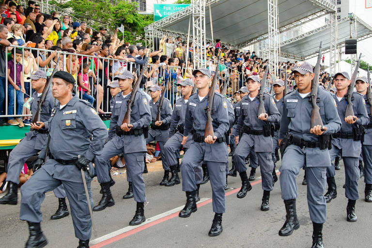 Desfile em comemoração ao Bicentenário da Independência do Brasil em Vitória, no Espírito Santo