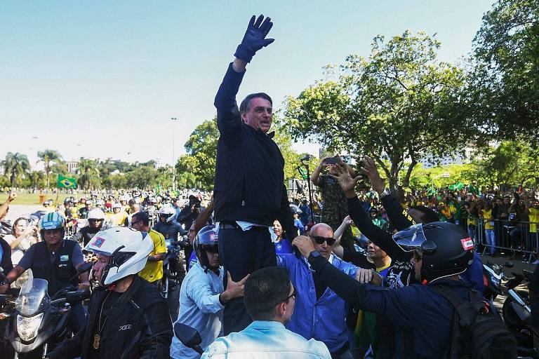 Bolsonaro em Copacabana faz fala anticorrupção com foco em Lula: 'Não sou ladrão'