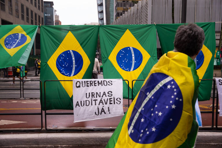 Bolsonaristas falam em 'guerra civil' e se preparam para ato com pacto de não agressão