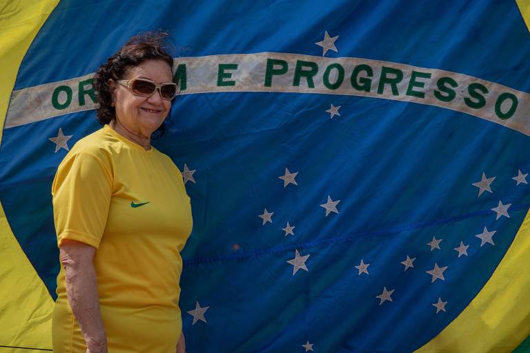 Apoiadora do presidente Jair Bolsonaro durante ato em comemoração ao 7 de Setembro na praia de Copacabana, no Rio de Janeiro