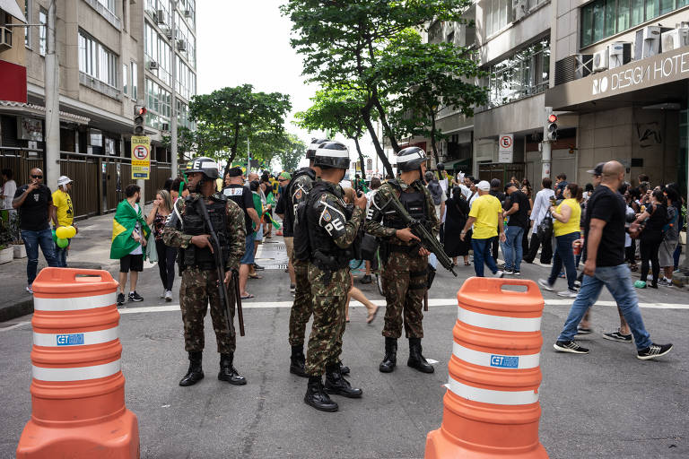 Polícia do exército faz segurança do evento em comemoração ao Bicentenário da Independência do Brasil em Copacabana