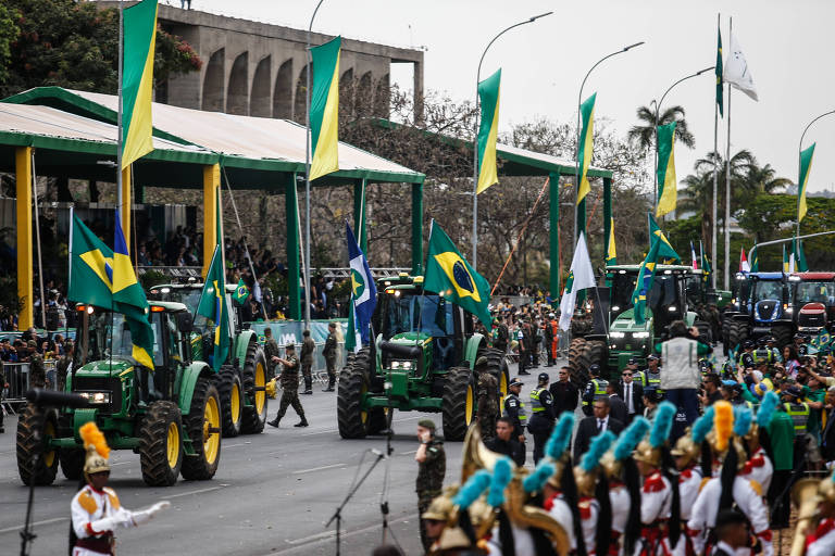 BRASILIA, DF,  BRASIL,  07-09-2022 O presidente Jair bolsonaro participa de desfile de 7 de setembro na Esplanada dos Ministérios  FOTO Gabriela Bilo /Folhapress, POLITICA)