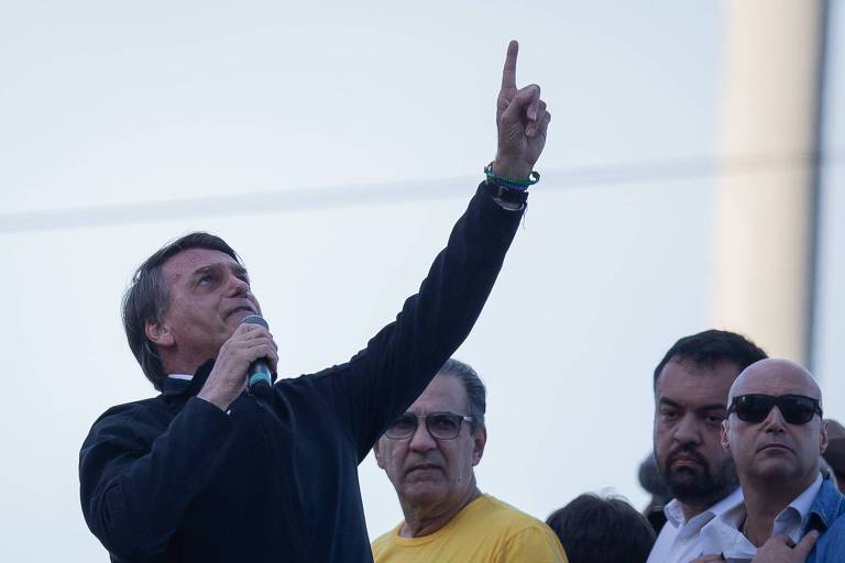 Bolsonaro volta a palco de inelegibilidade para pressionar Moraes