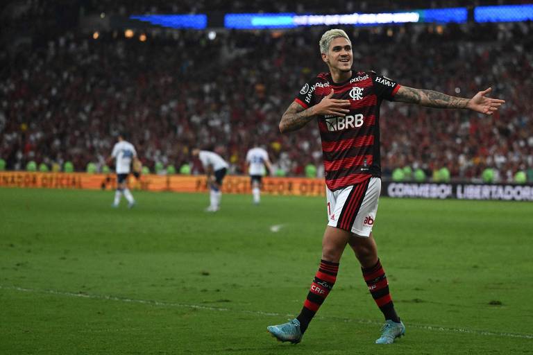 Pedro comemora gol em partida pelo Flamengo contra o Vélez, no Maracanã