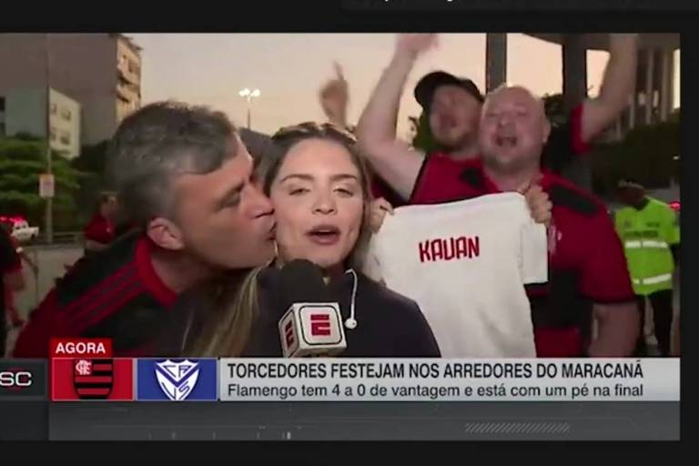Torcedor do Flamengo beija repórter Jéssica Dias, a ESPN