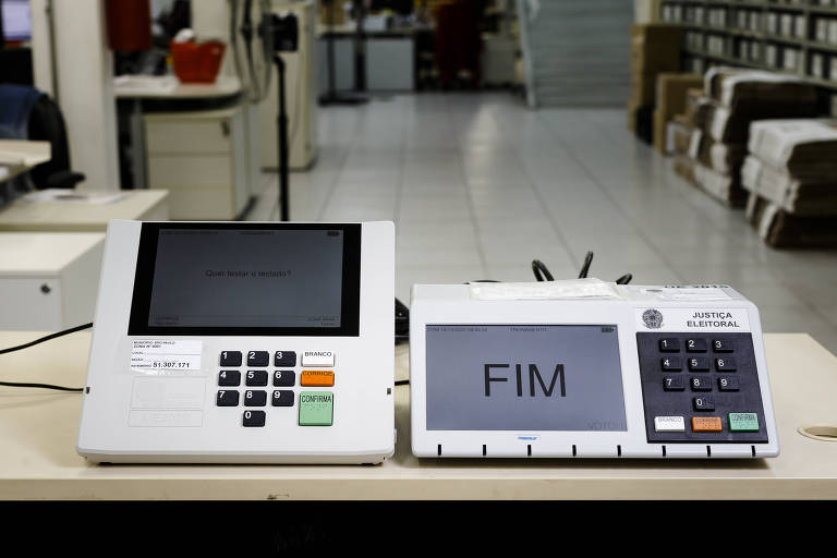 Bolsonaro disse que o PSDB teria concluído que sistema eletrônica é inauditável, e o TSE rebateu; segundo o tribunal, o PSDB contratou uma auditoria externa para investigar supostas fraudes na eleição presidencial de 2014, e o relatório não encontrou indícios de irregularidades, mas destacou que o sistema não permitia uma auditoria externa independente e efetiva