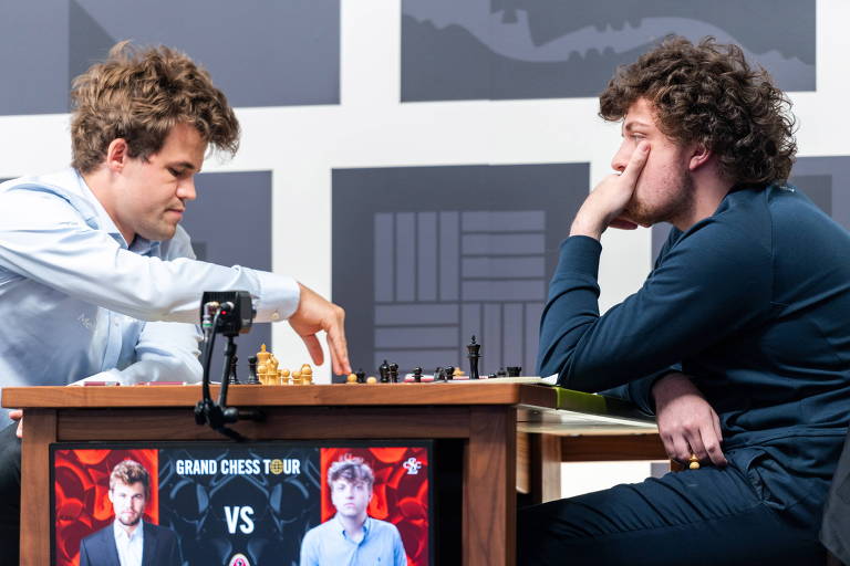 O CARA É MUITO BOM! Magnus Carlsen não dá chance! #shorts #xadrez 