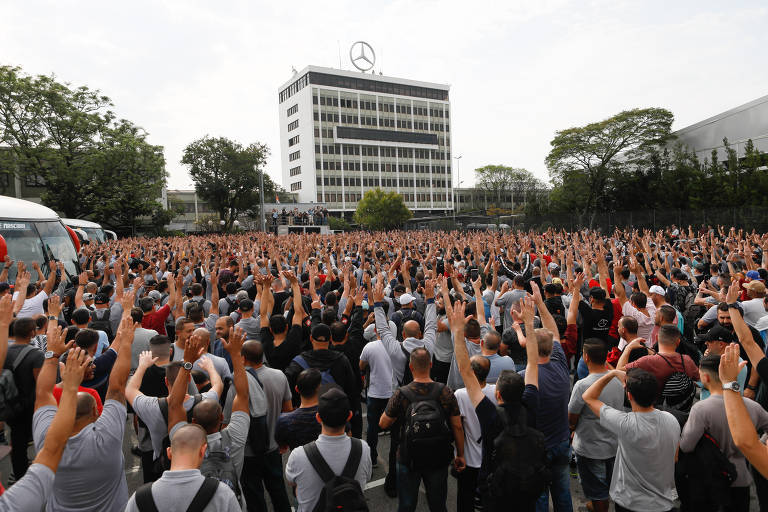 A produção de componentes como eixos dianteiros e transmissão média e os serviços de logística, manutenção e ferramentaria estão entre as atividades que passarão a ser executadas por empresas contratadas