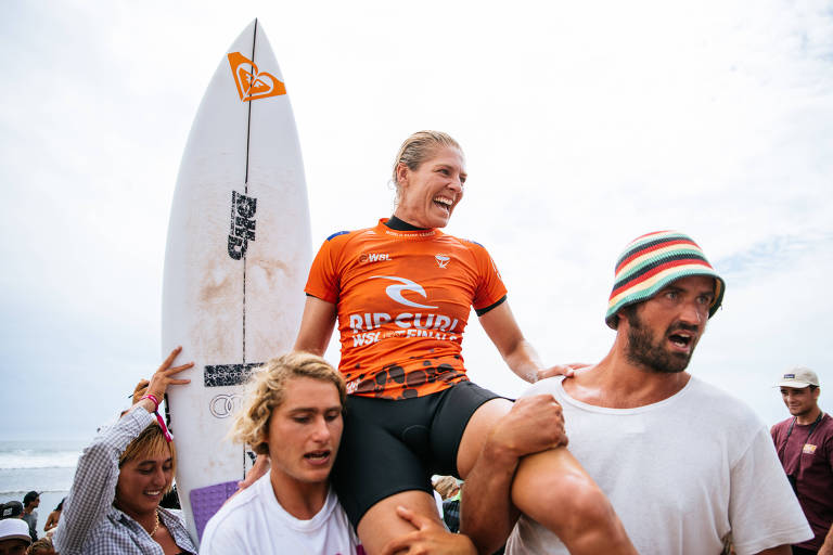 SAN CLEMENTE, CALIFORNIA - SEPTEMBER 8: Seven-time WSL Champion Stephanie Gilmore of Australia after winning the World Title at the Rip Curl WSL Finals on September 8, 2022 at San Clemente, California. (Photo by Beatriz Ryder/World Surf League)