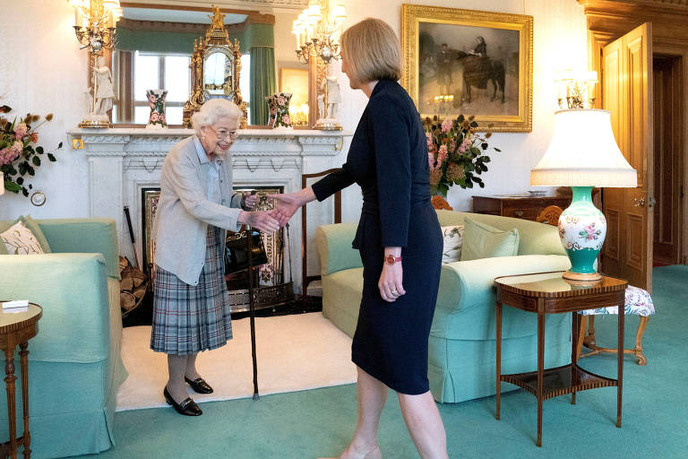 Rainha Elizabeth 2ª recepciona a primeira-ministra Liz Truss na última terça-feira (6)