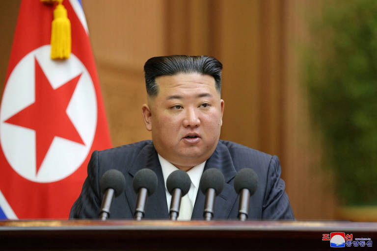 Ditador da Coreia do Norte, Kim Jong-un, discursa no Parlamento do país, em Pyongyang
