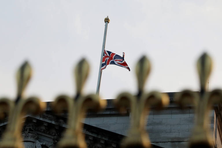 Reino Unido de Elizabeth 2ª se tornou potência global, mas futuro político é incerto