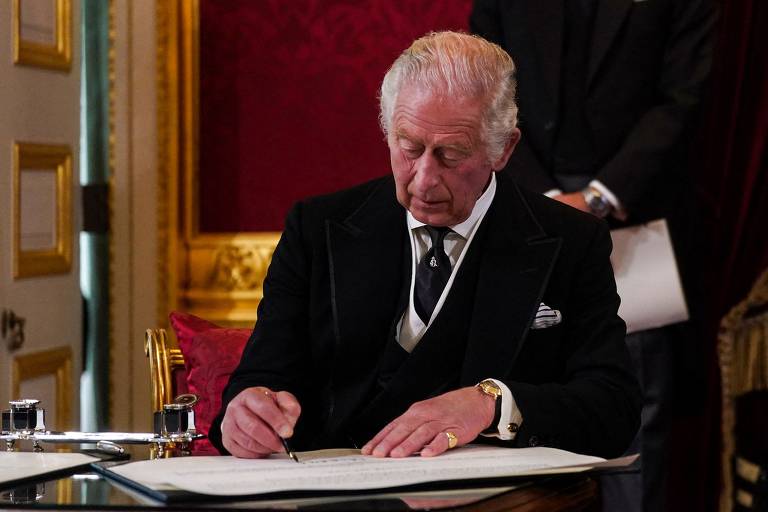 Charles 3º é proclamado rei do Reino Unido