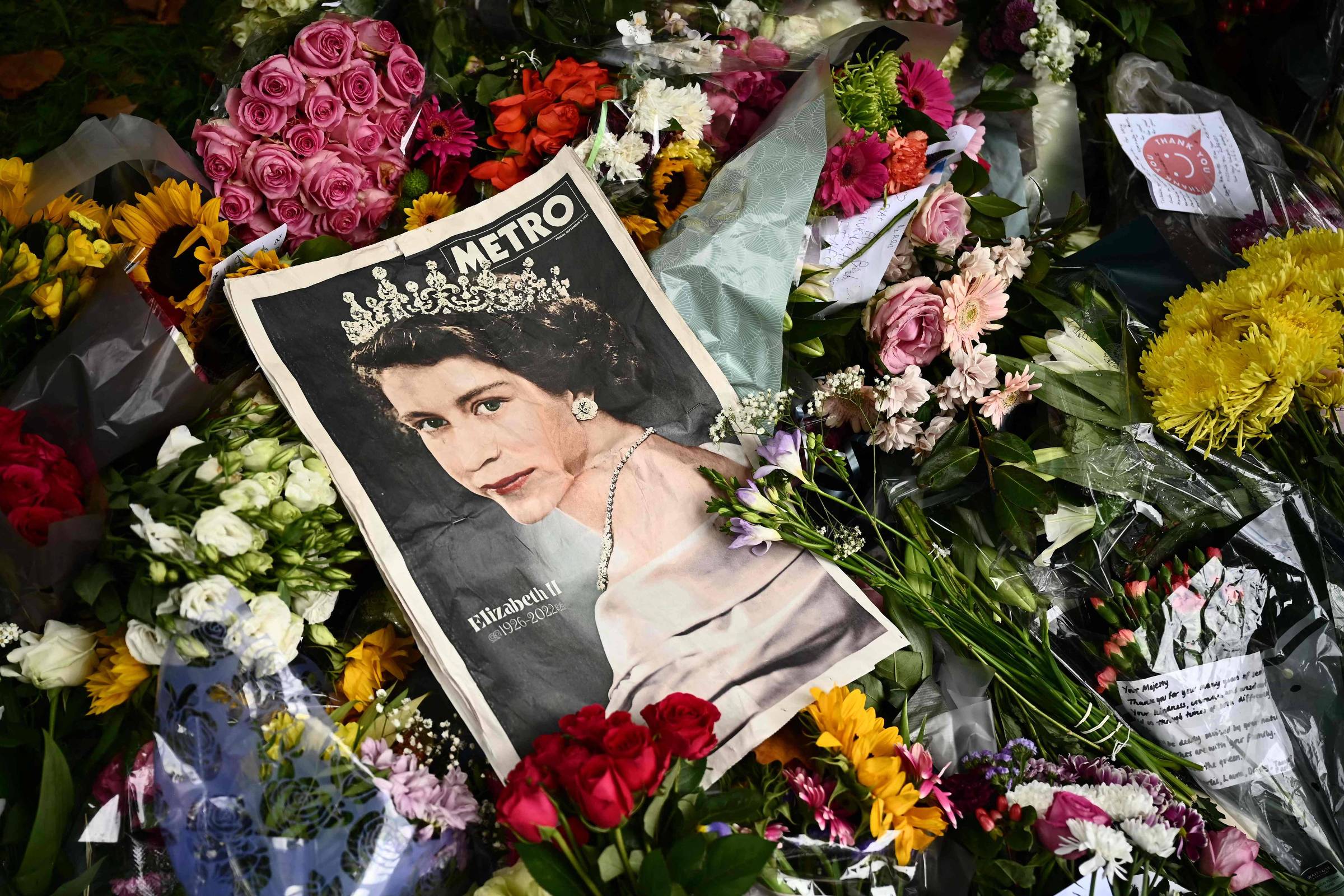 Почему умерла королева. Могила королевы Елизаветы 2. Похороны принцессы Дианы. Надгробие Елизаветы 2. Elizabeth 2 Death.