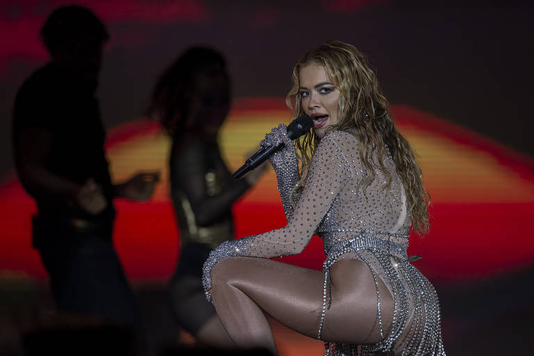 Rita Ora no Rock in Rio rebola com Pabllo Vittar e aquece público com vozeirão