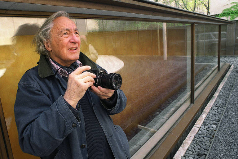 Retrato do fotógrafo William Klein em 2002