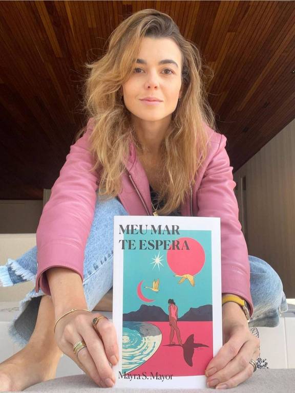 A escritora Mayra S. Mayor lança o seu segundo livro, "Meu Mar te Espera"