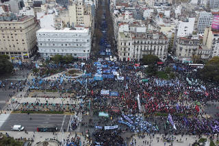Argentines rally to demand higher wages, subsidies to fight high inflation