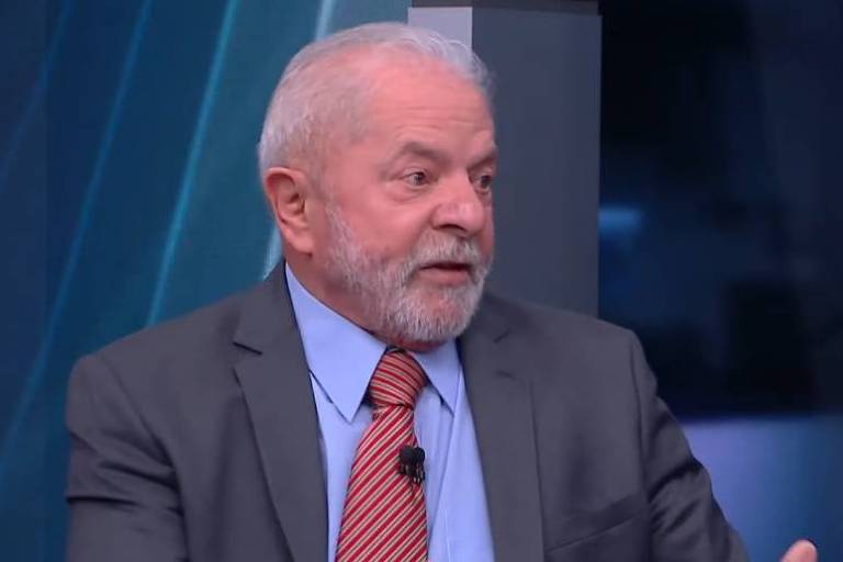 O ex-presidente Lula (PT) durante sabatina da CNN Brasil na noite desta segunda (12)