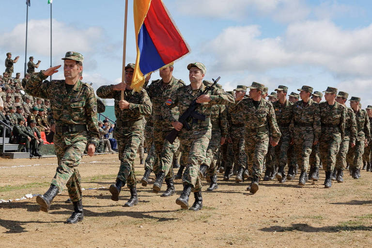 Novos confrontos entre Arménia e Azerbaijão antes das negociações de paz -  Expresso