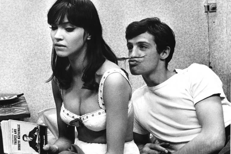 Anna Karina e Jean-Paul Belmondo em cena de 'Uma Mulher É uma Mulher', filme de Jean-Luc Godard de 1961