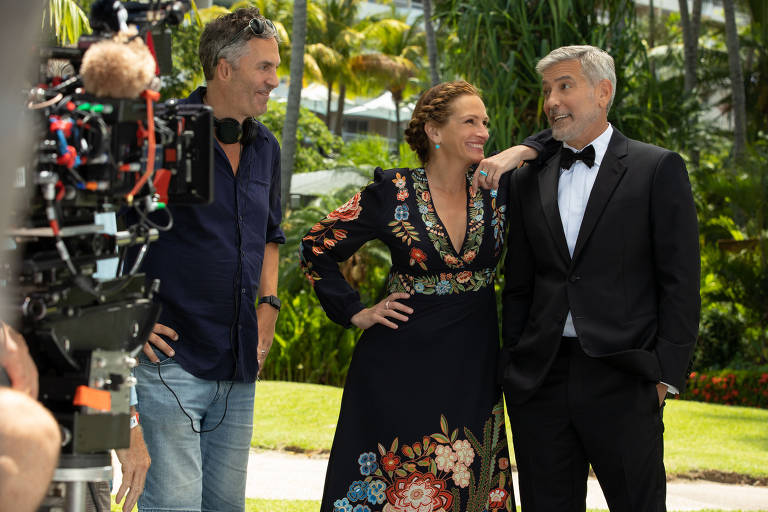 George Clooney e Julia Roberts nos bastidores do filme "Ingresso para o Paraíso", de Ol Parker