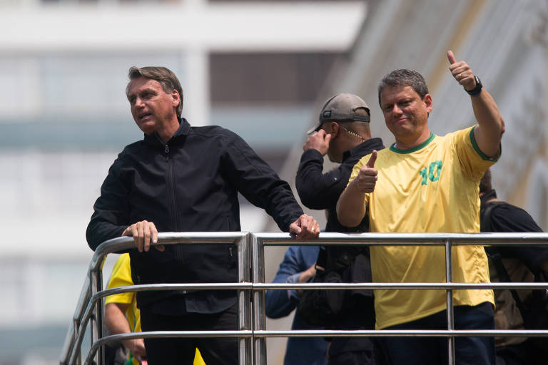 Jair Bolsonaro (PL), candidato à reeleição, e Tarcísio de Freitas (Republicanos) participam de comício em Sorocaba, em São Paulo
