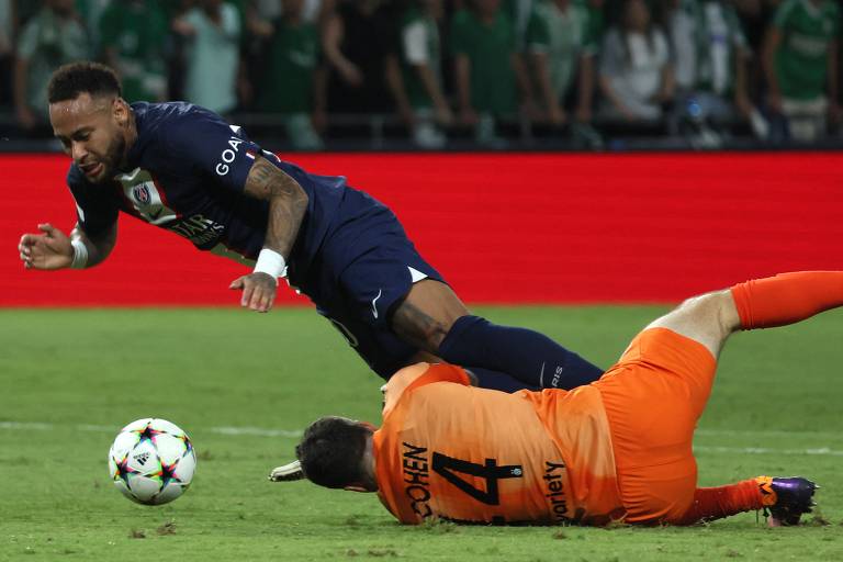 Tufão Muifa na China e vitória do PSG na Champions League; veja fotos de hoje