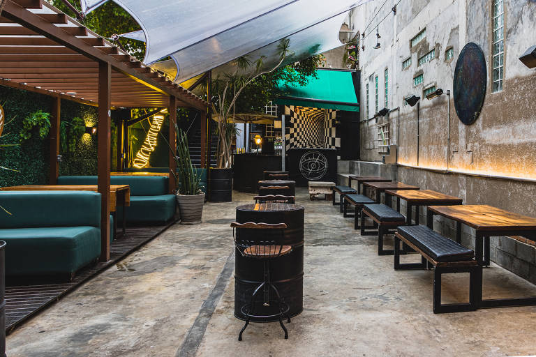 Ao estilo speakeasy: 10 bares secretos para conhecer em São Paulo