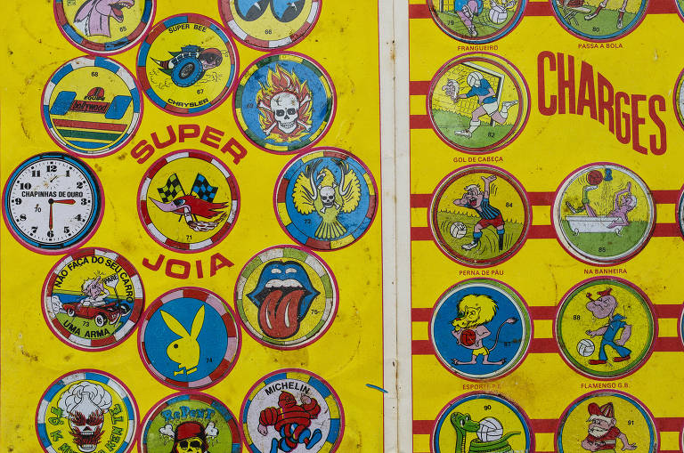 Detalhe do álbum de figuirinhas em metal Chapinhas de Ouro,  de 1978. 